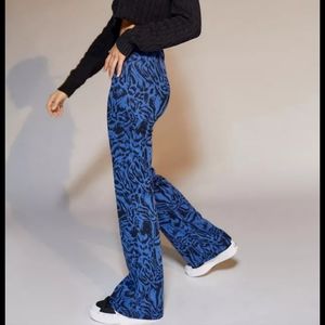 NWT Bryn pull on flare pant